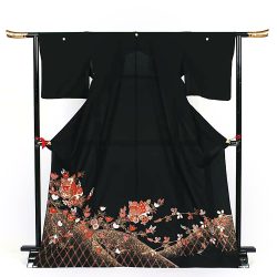 ht-17　ひとえの留袖　蝶に生垣