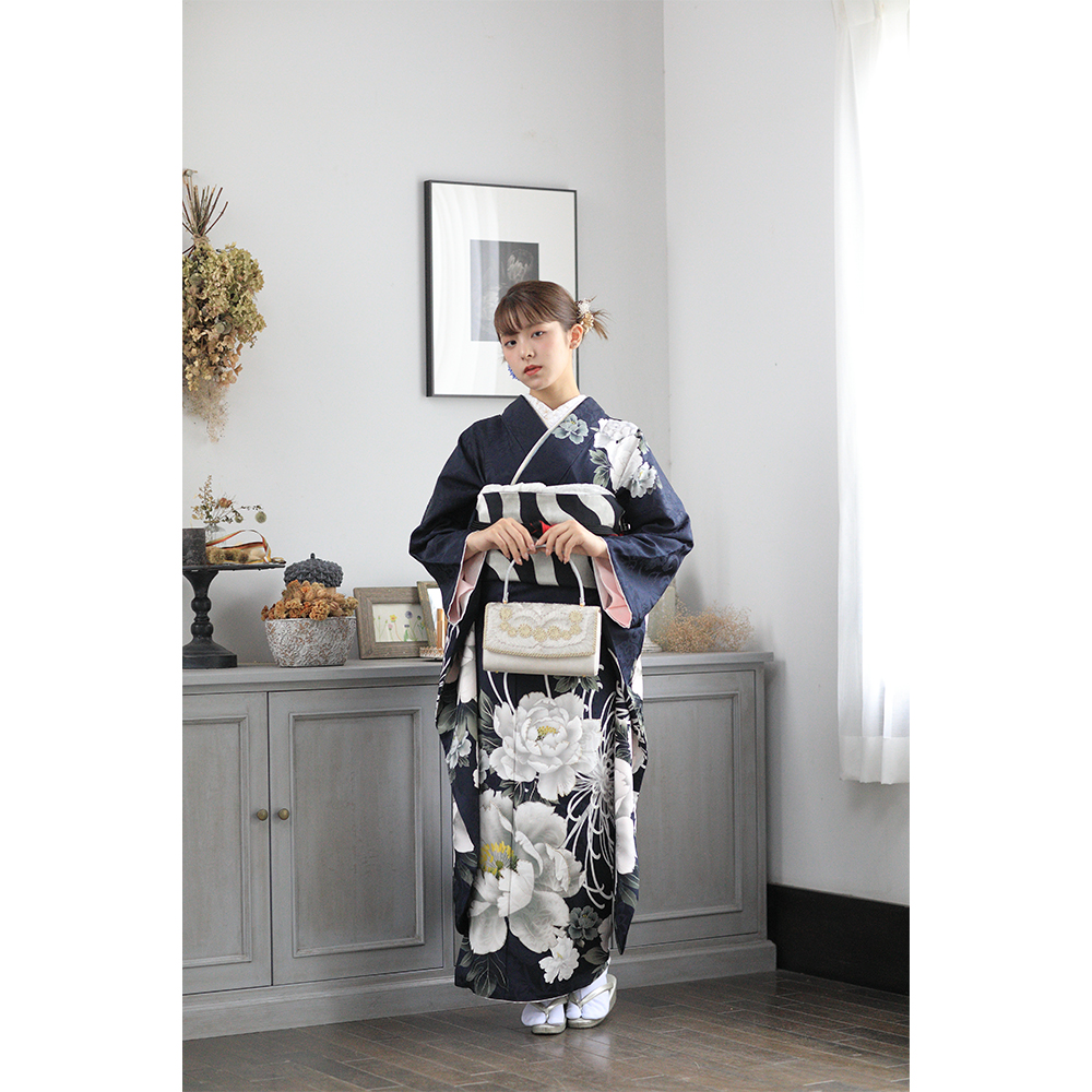 色留袖　牡丹　薔薇　束ね熨斗　紫陽花　銀通し　着物　015a d 楽天市場】留袖 レンタル 桂由美 mito_414/桂由美 花めぐり S